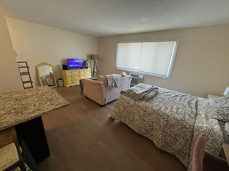 1535 N Van Buren St — Photo 18