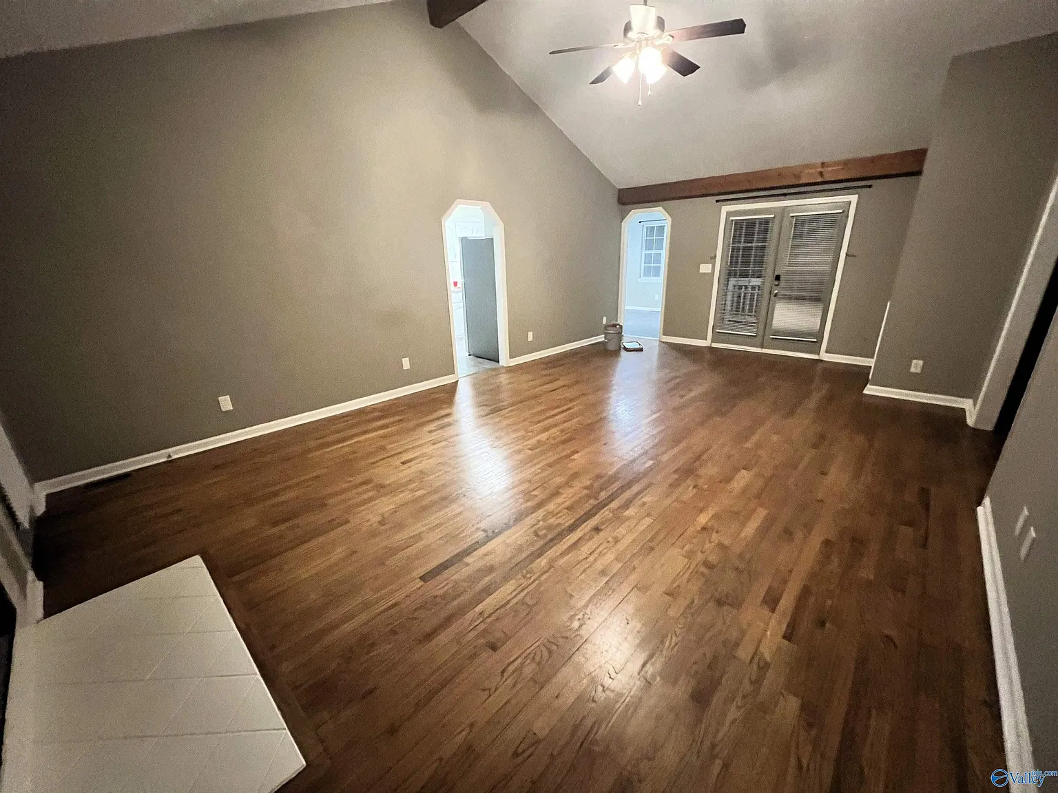 3 bed, 2.0 bath, 1660 sqft, $2,000 — Photo 4