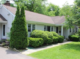 94 Brookmoor Rd, West Hartford, CT 06107