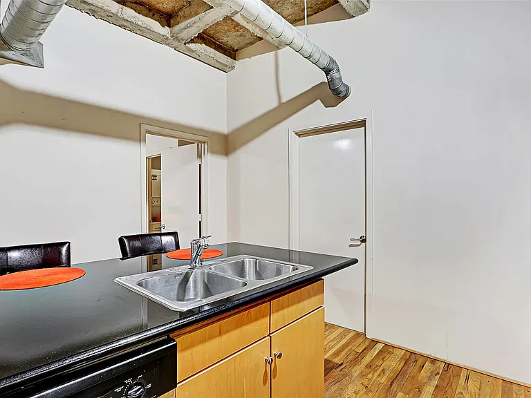 917 Main St #503 — Photo 11