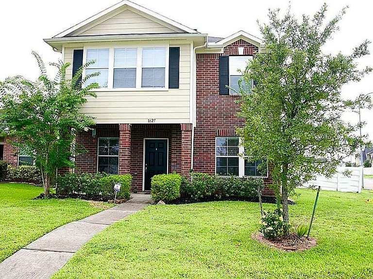 1627 Royal Chase Dr — Photo 1