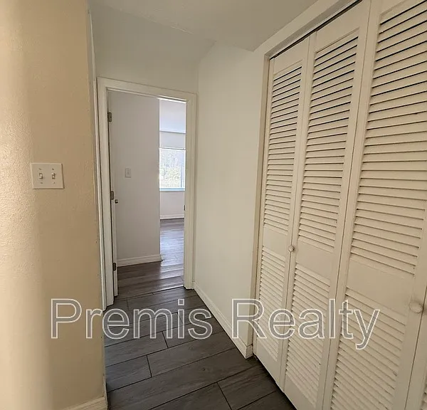 1575 Greenlea Dr #9 — Photo 16