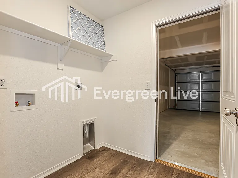 111 Jasmine Ct — Photo 9