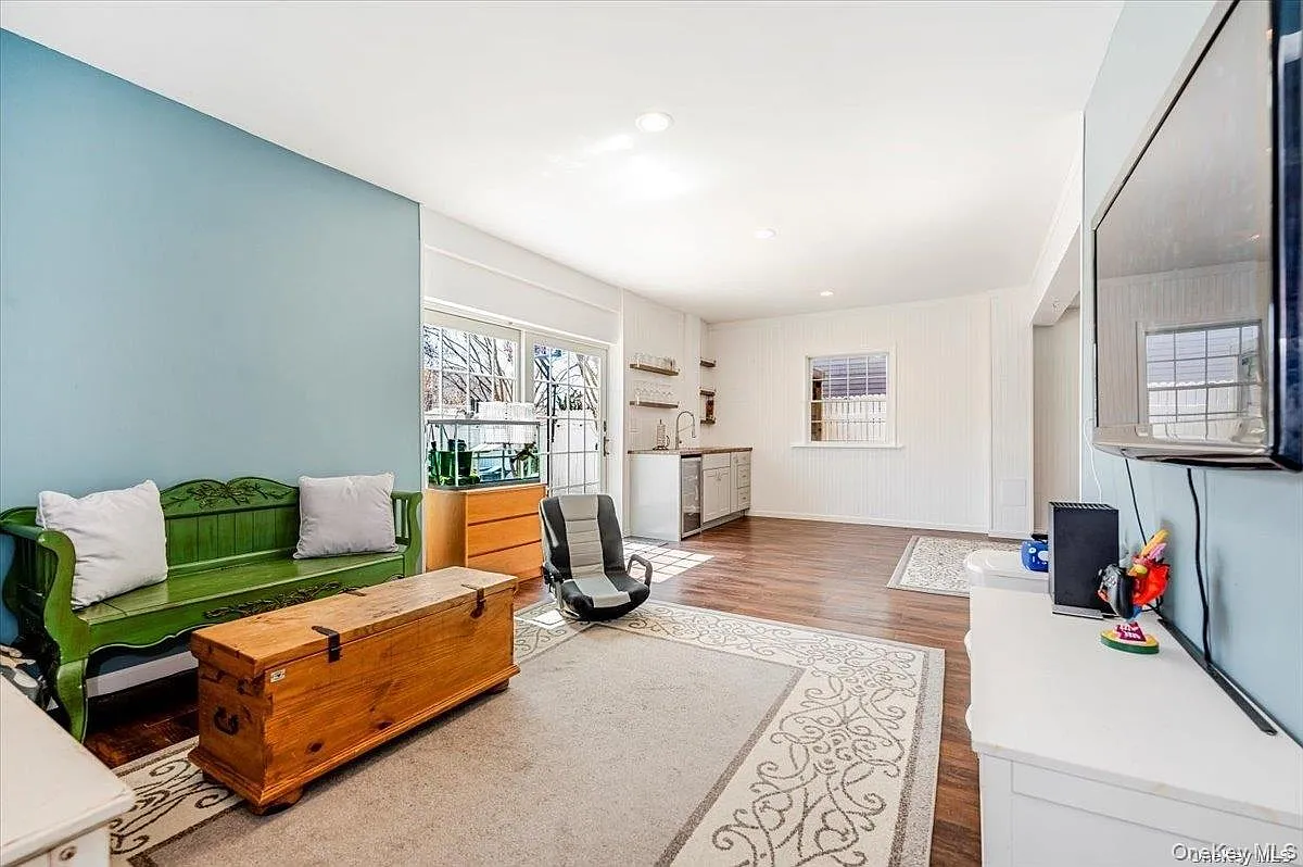 4 bed, 2.0 bath, 2000 sqft, $5,500 — Photo 4
