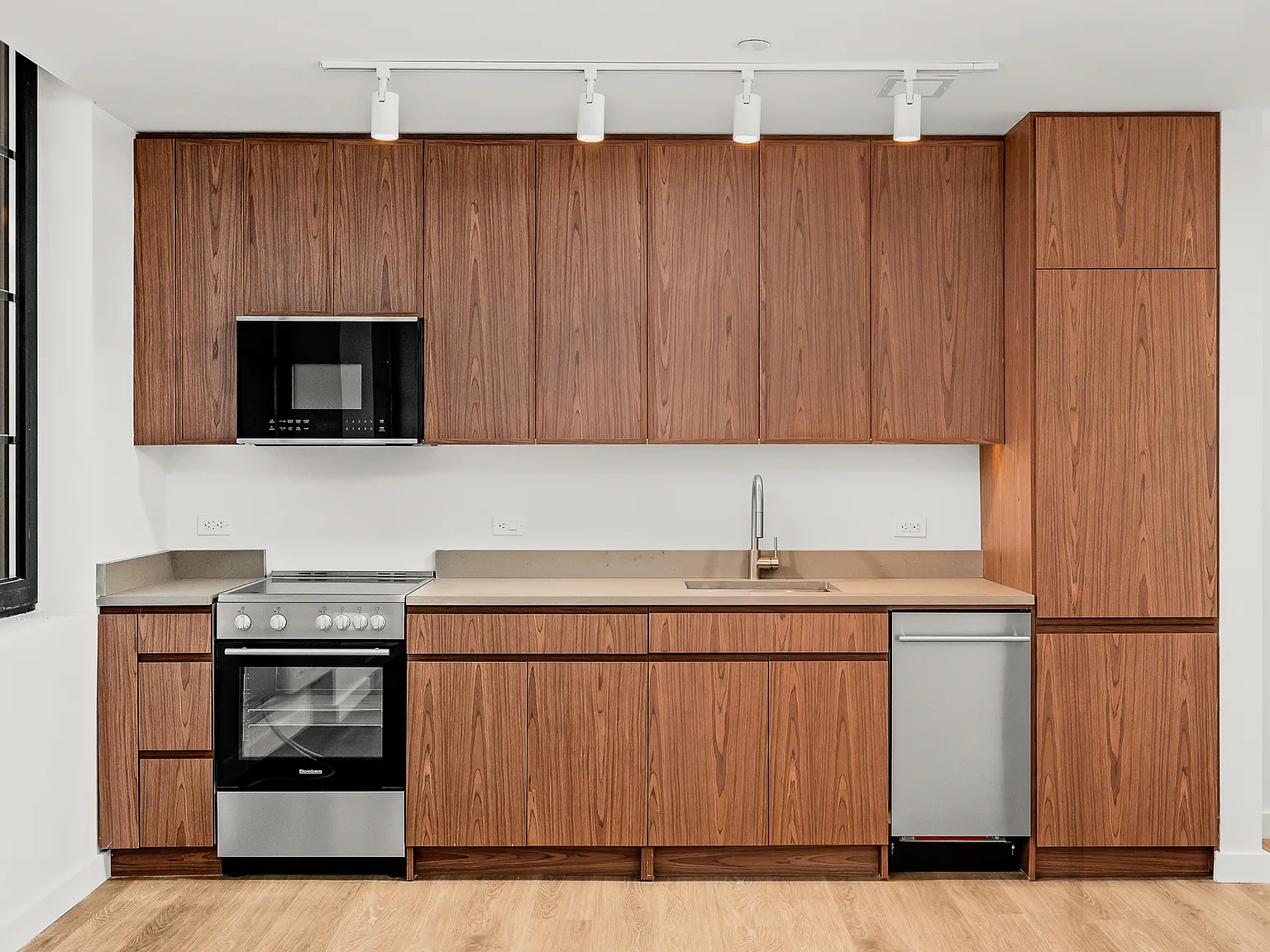 40 Bruckner Boulevard — Photo 2