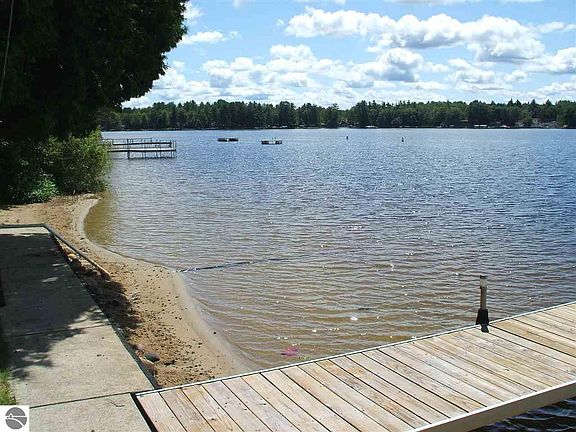 2nd image of 219 W Lake Dr