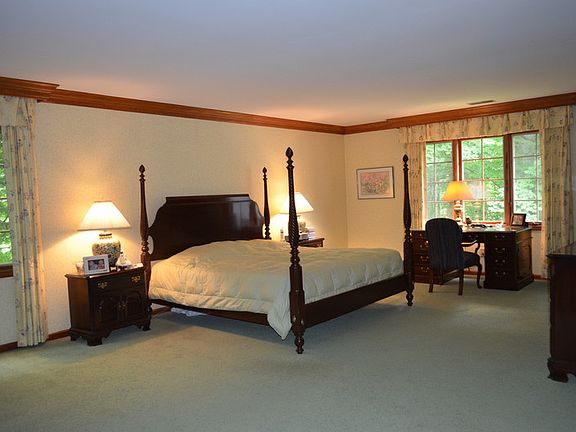 Master Bedroom Retreat
						:
						Master has possible his & her walk-in closets, upgraded bath & separate office.
