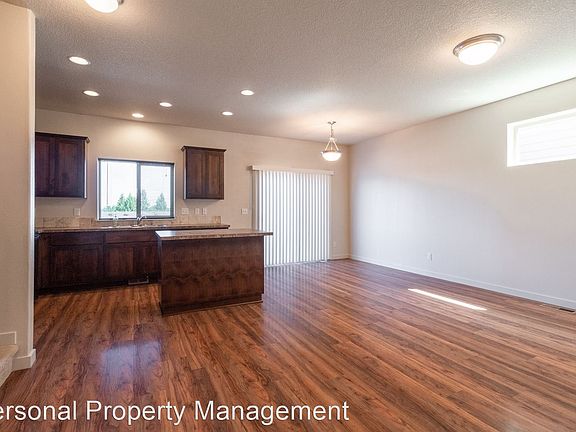 4th image of 1404 NE 71st Dr