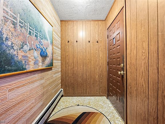 5th image of 23942 Hedgewood Ave