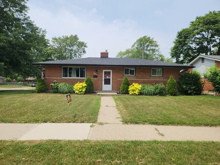 36509 Woodingham Dr — Photo 2