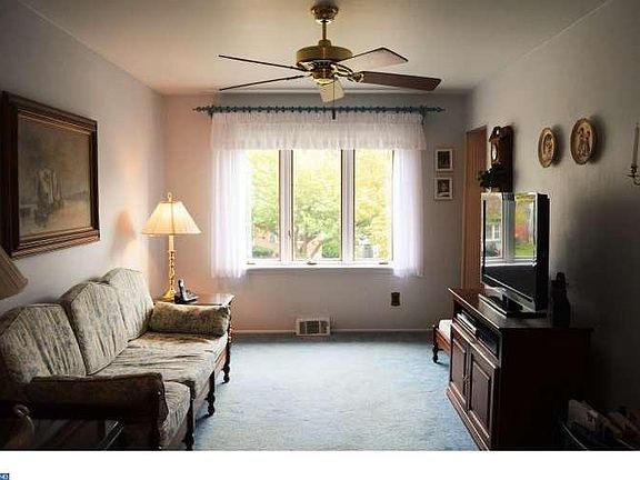 3rd image of 312 Francis Dr