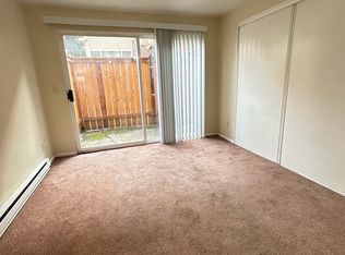 5033 15th Ave NE #102, Seattle, WA 98105