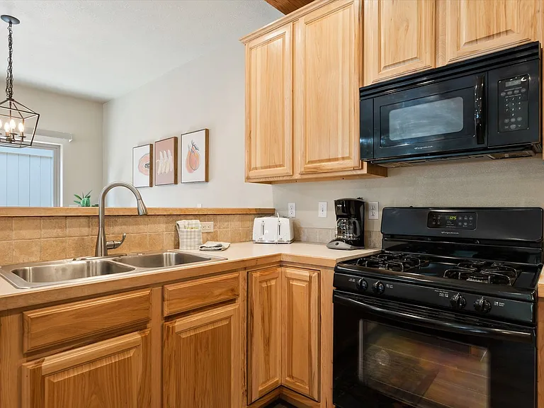 20184 Merriewood Ln — Photo 11