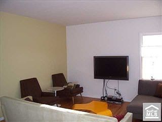 5th image of 420 W 31st St