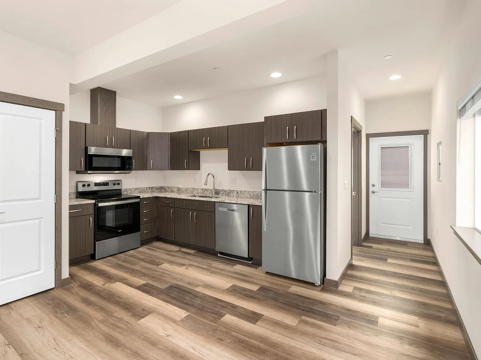 2 bed, 1.5 bath, 1163 sqft, $2,090 — Photo 4
