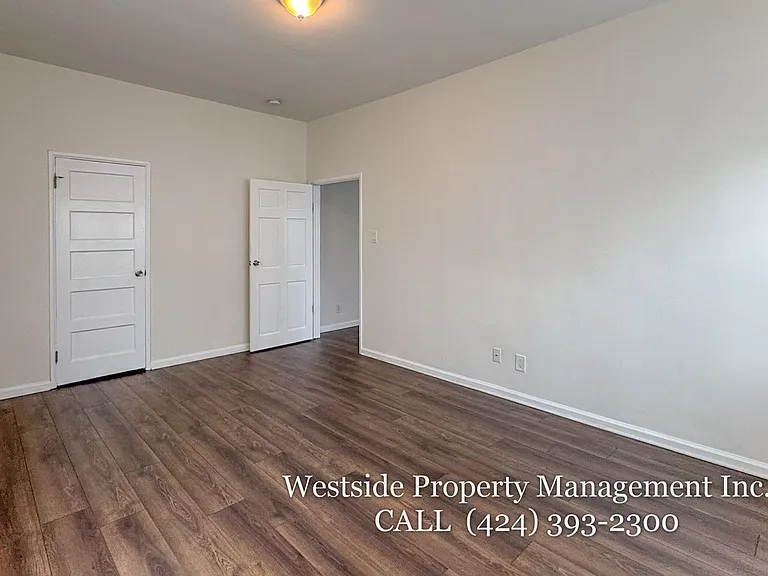 1260 W 39th St #6 — Photo 8
