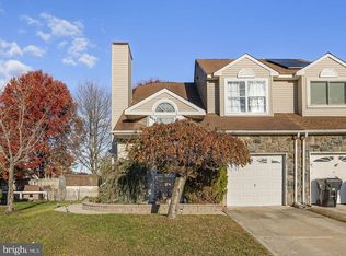 72 Pondview Ln, Sicklerville, NJ 08081