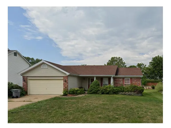 427 White Chapel Dr, O'Fallon, MO 63368
