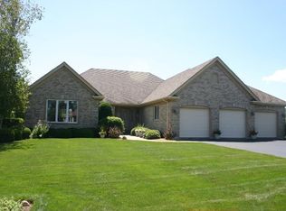 7115 Burning Tree Dr, McHenry, IL 60050