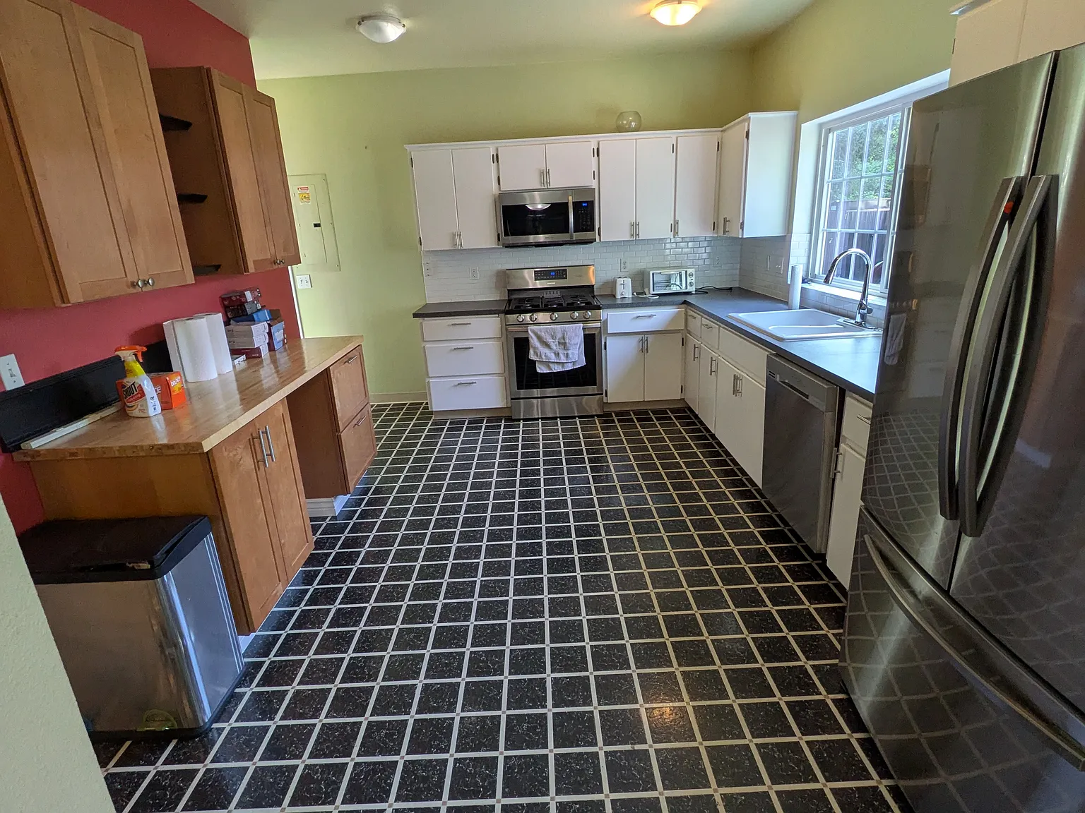 3 bed, 2.5 bath, 1706 sqft, $2,650 — Photo 2