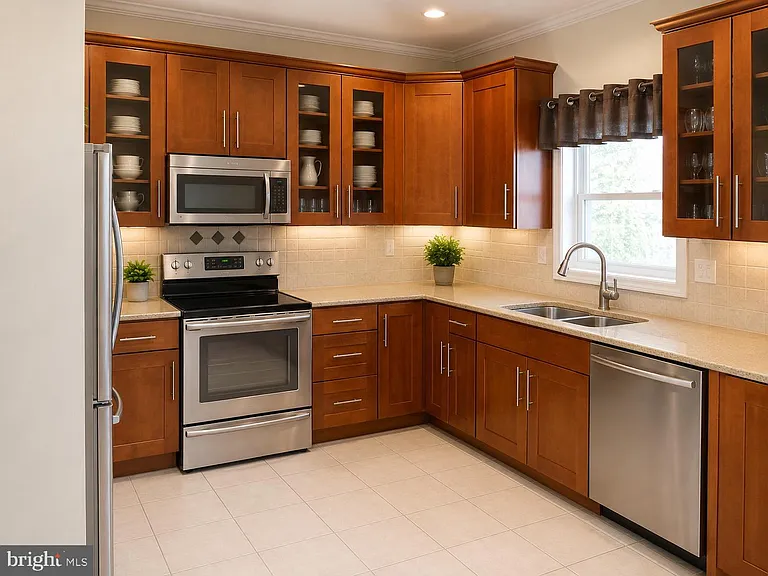 7506 Burdette Way — Photo 3
