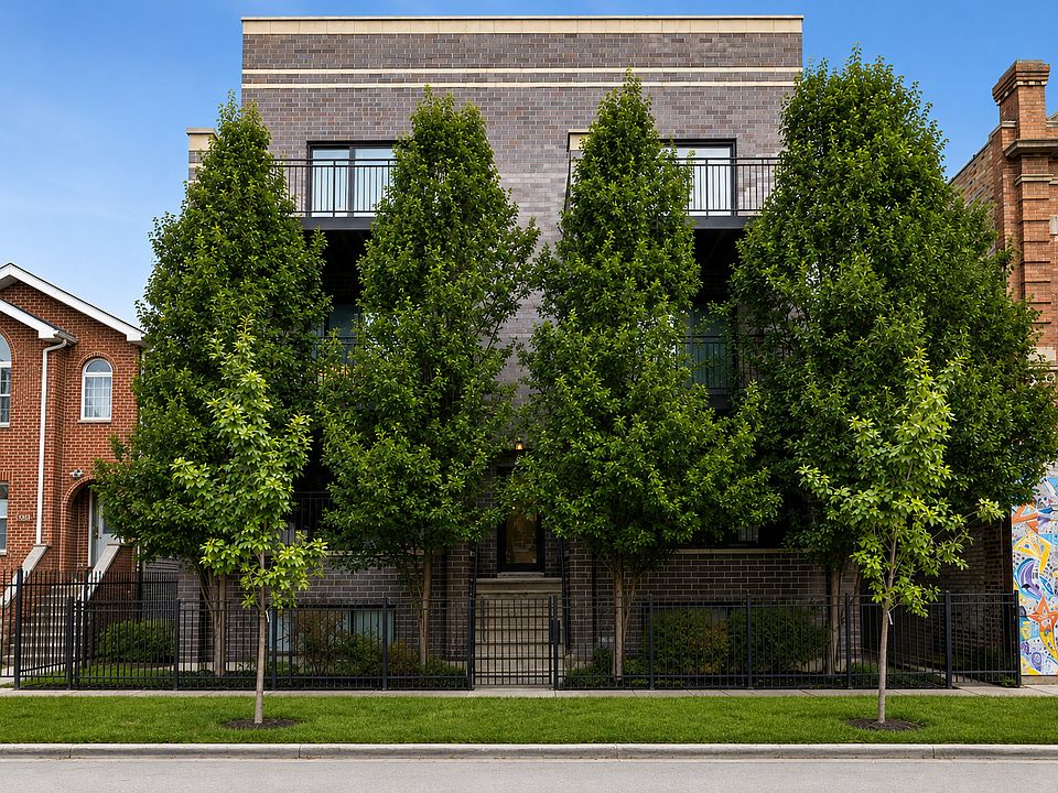 1st image of 3004 W Lyndale St #1E