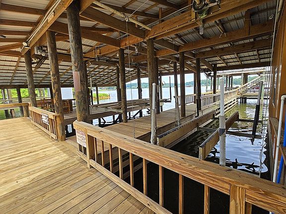 4th image of 39 Hazelwood St