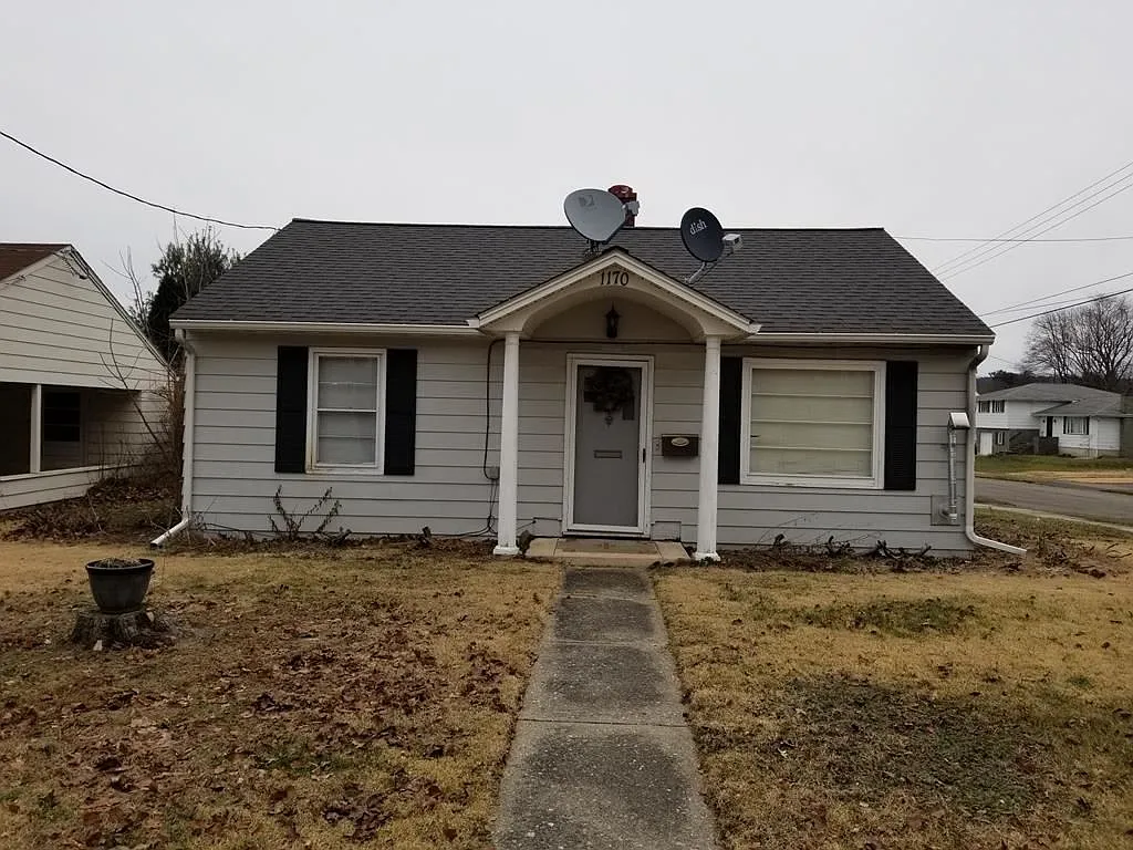 1170 Davis St photo 1