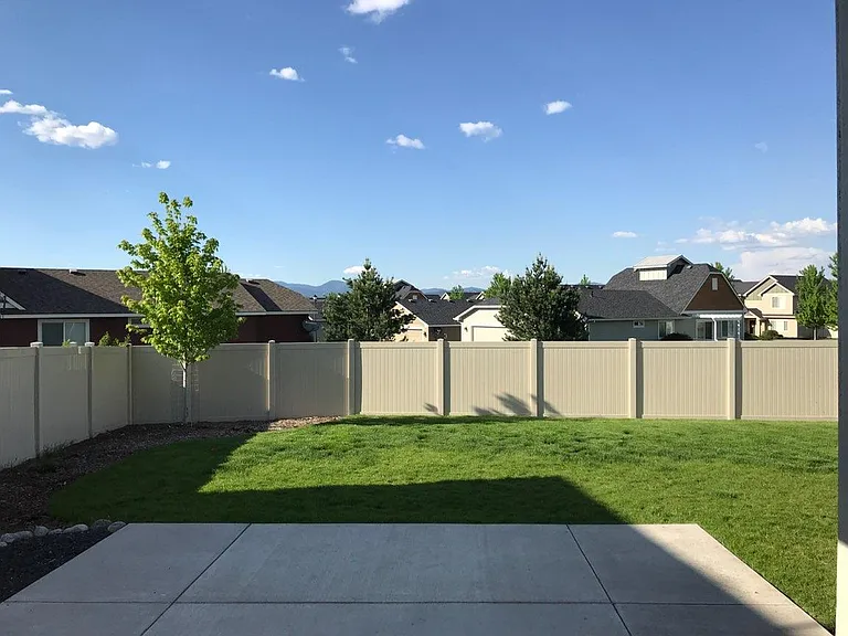 2060 N Oakland St — Photo 14