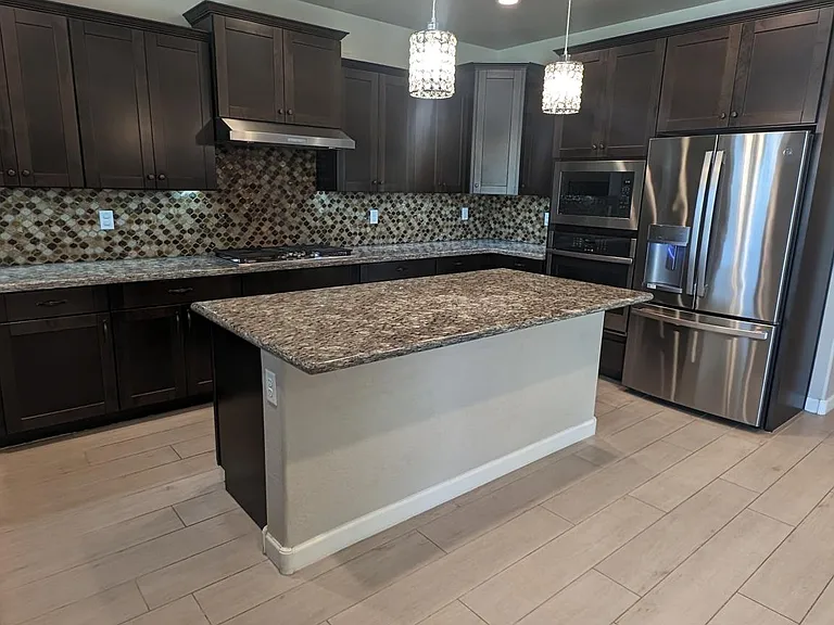 2119 E Kings Ave — Photo 6
