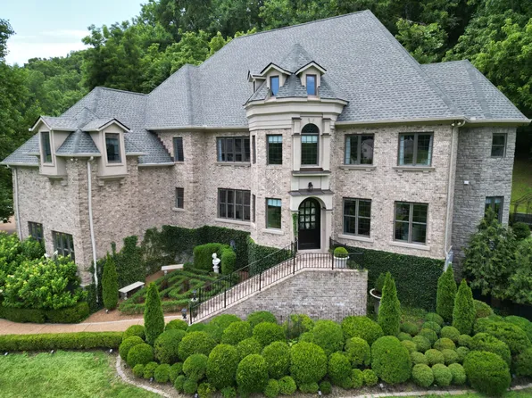 1060 Natchez Valley Ln, Franklin, TN 37064