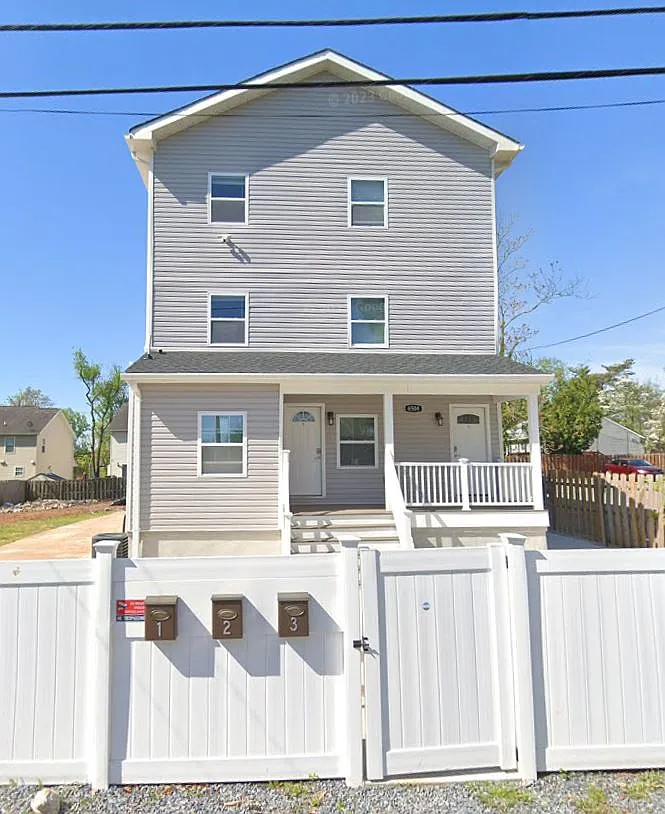 1 bed, 100 sqft, $550 — Photo 1