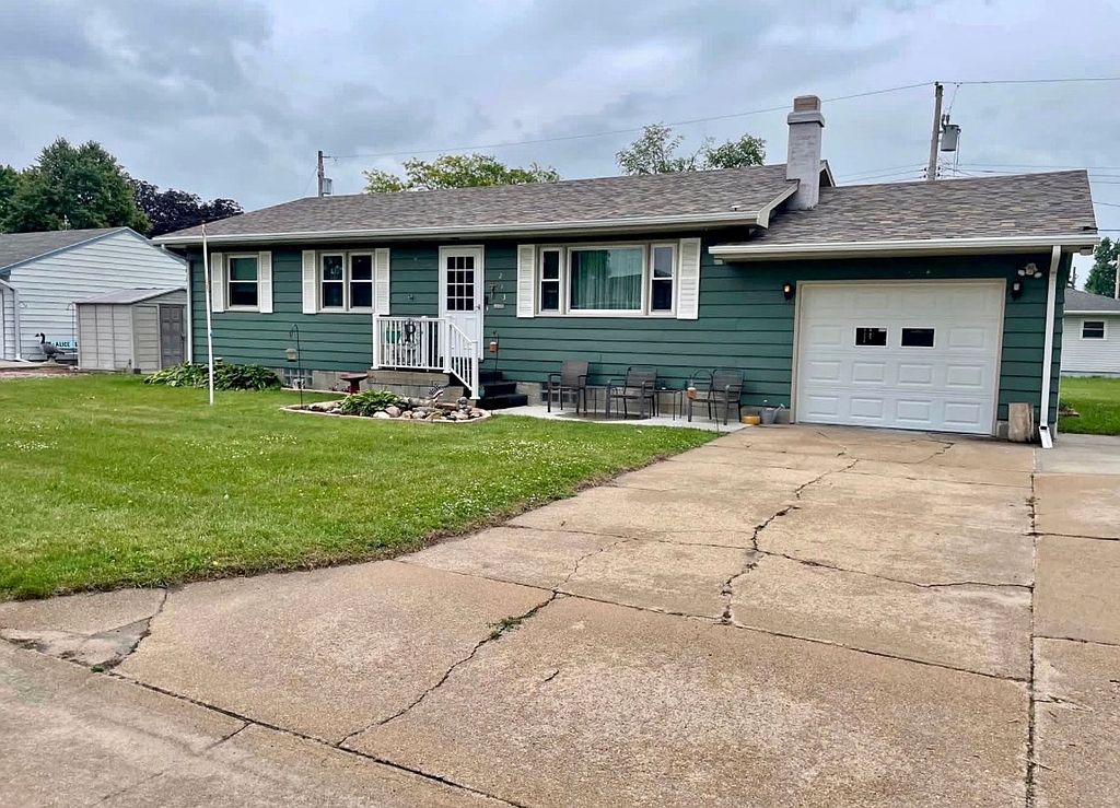 213 E Davis Ave - Property Image