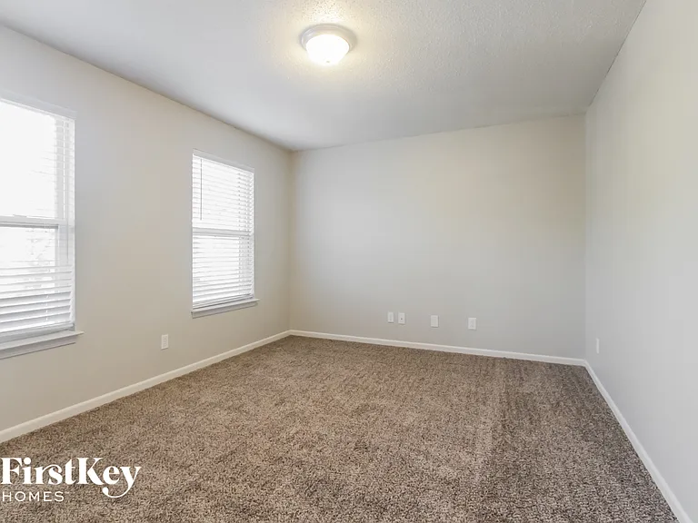 2310 Amberleigh Dr — Photo 10