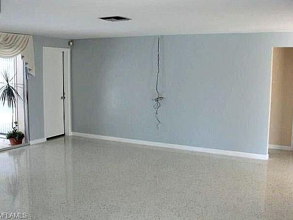 3rd image of 1576 Cumberland Ct