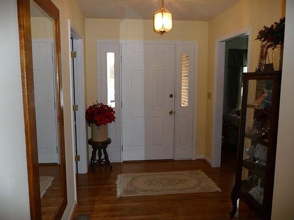 2nd image of 19460 Oakwood Dr