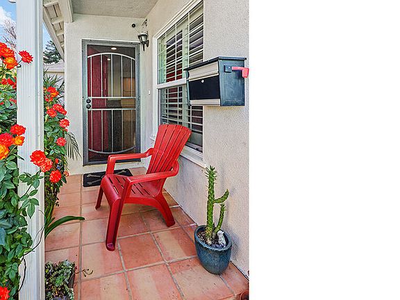 3rd image of 6541 Hayvenhurst Ave