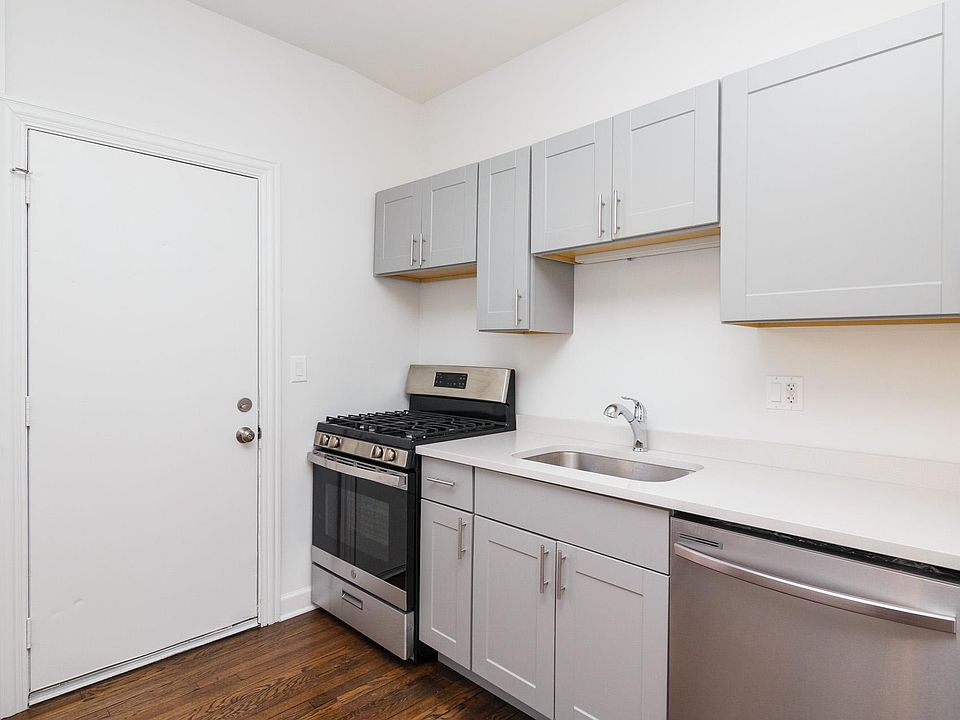 1st image of 6581 N Lakewood Ave #3