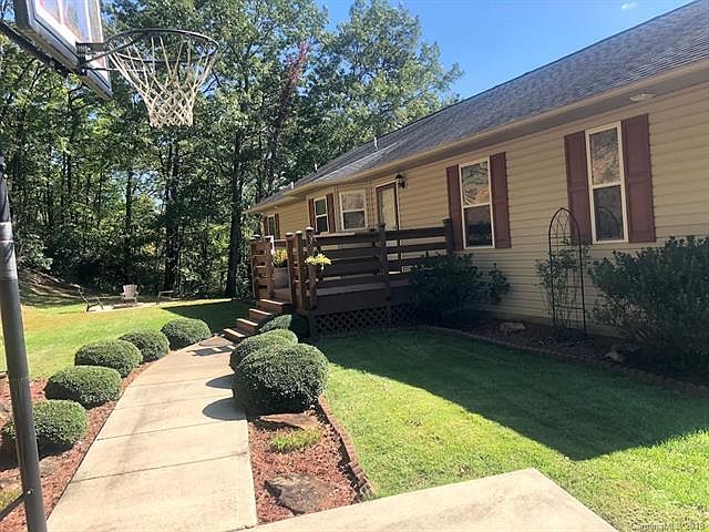1st image of 540 Ivy Ln