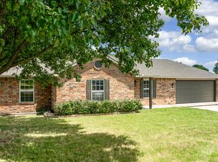 403 E 10th St, Grove, OK 74344