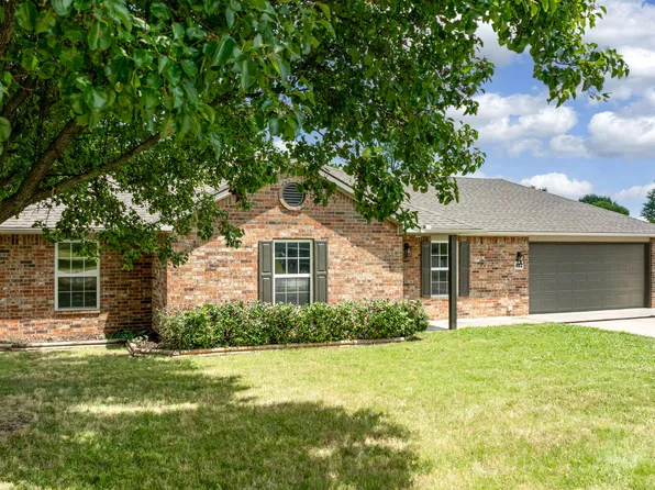 403 E 10th St, Grove, OK 74344