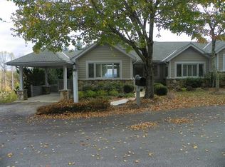 31 Meadow Ridge Ln, Hendersonville, NC 28739