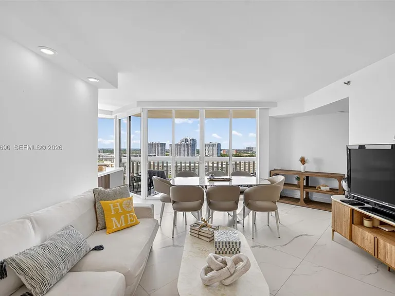 1000 Island Blvd #1410 — Photo 3