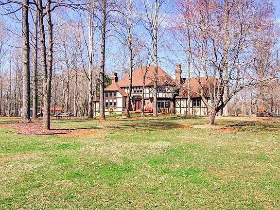3rd image of 1316 Woodbrook Ln