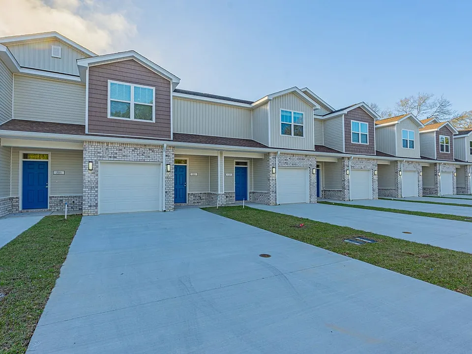 806 Kenneth Dr