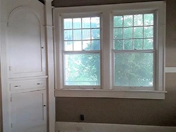 3rd image of 1701 E Broadway Ave