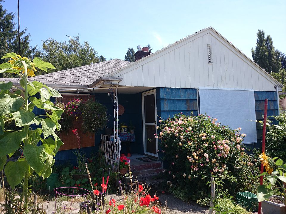 2nd image of 6764 48th Ave SW