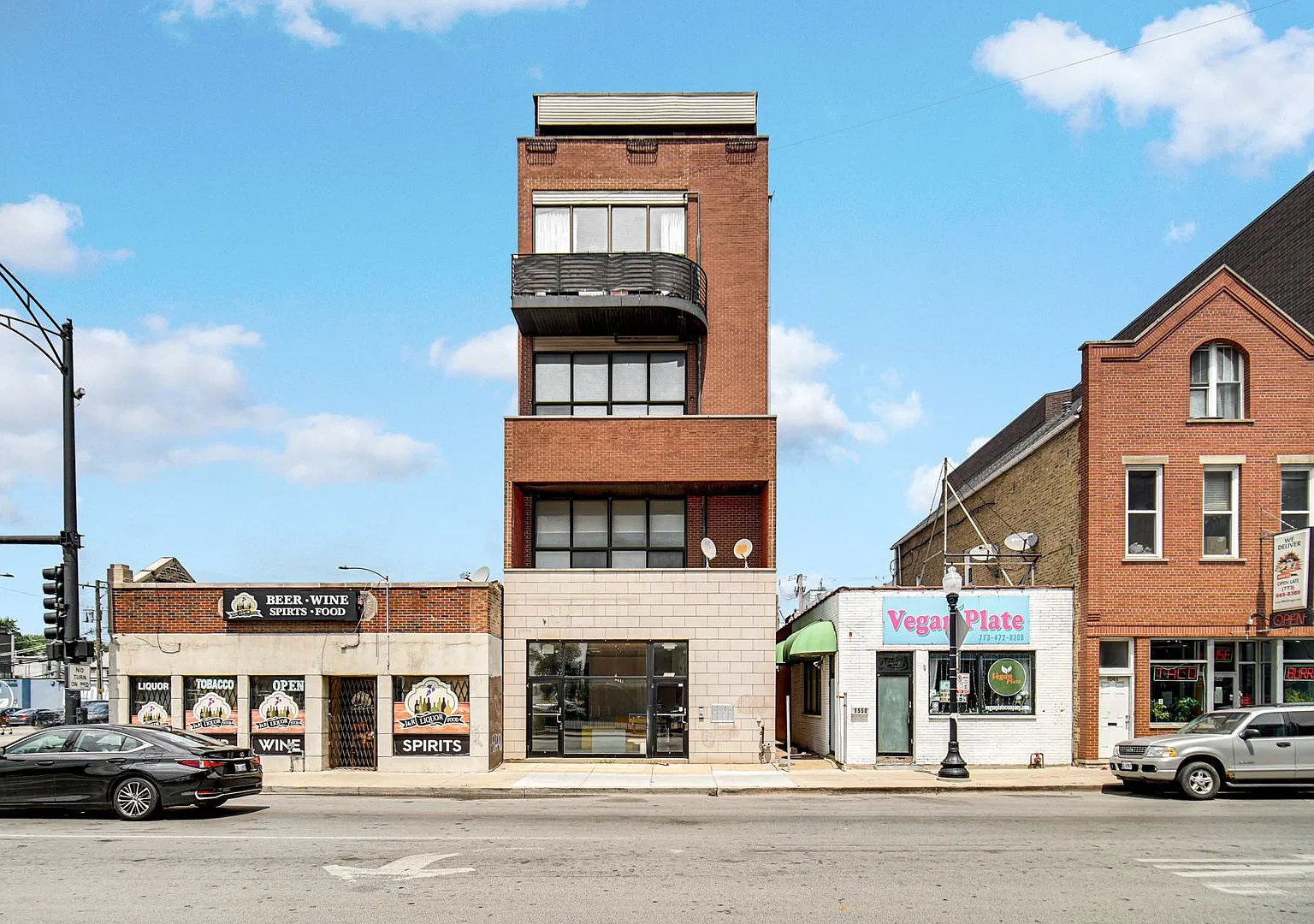 1552 W Fullerton — Photo 1