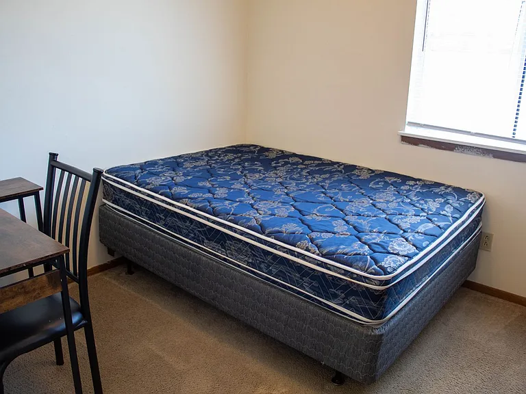 907 W Oregon St — Photo 48