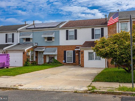 2nd image of 8408 Lyons Pl